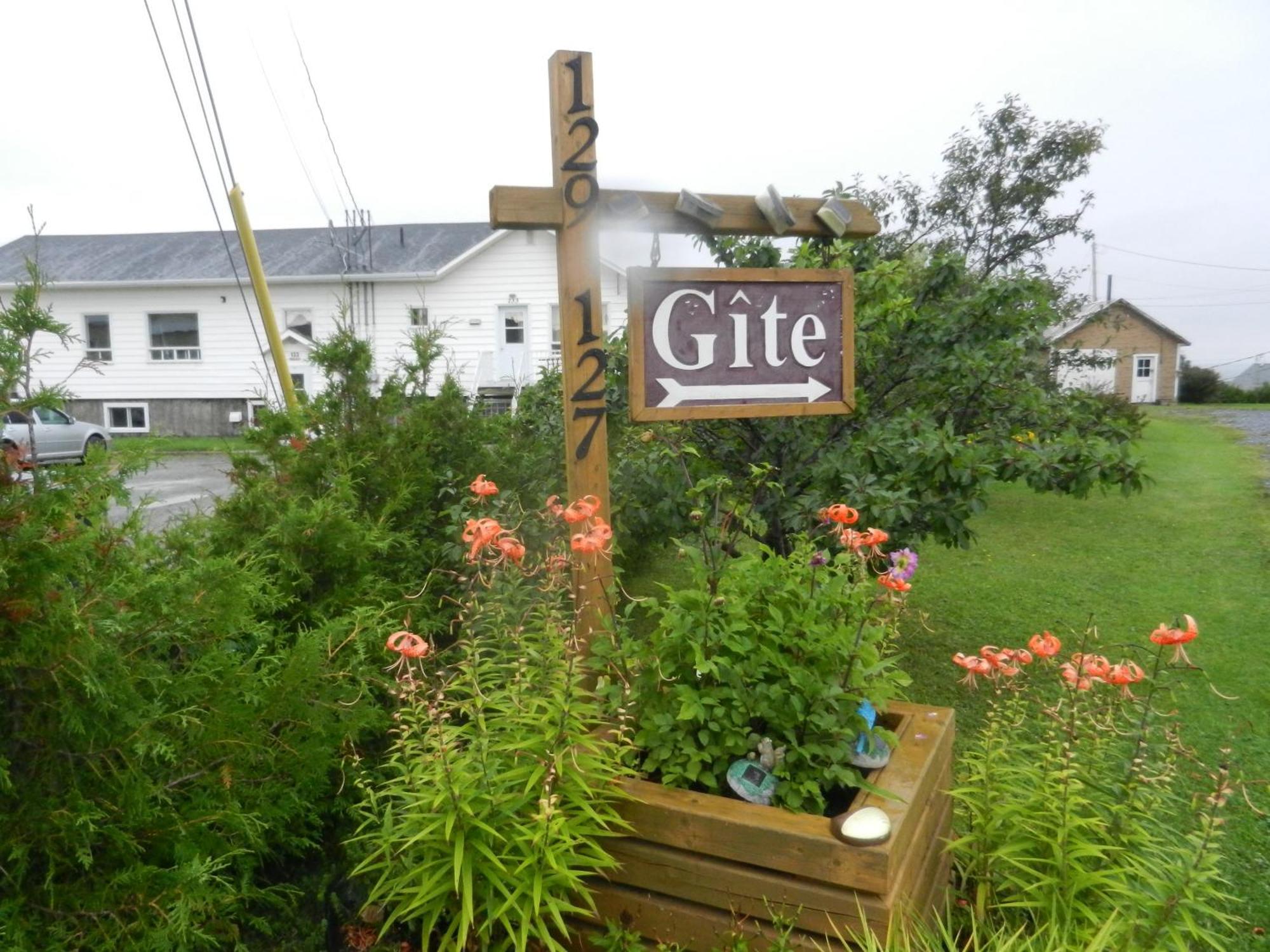 Gite La Ptite Falaise Hebergement Touristique Sainte Anne-des-Chênes Quarto foto