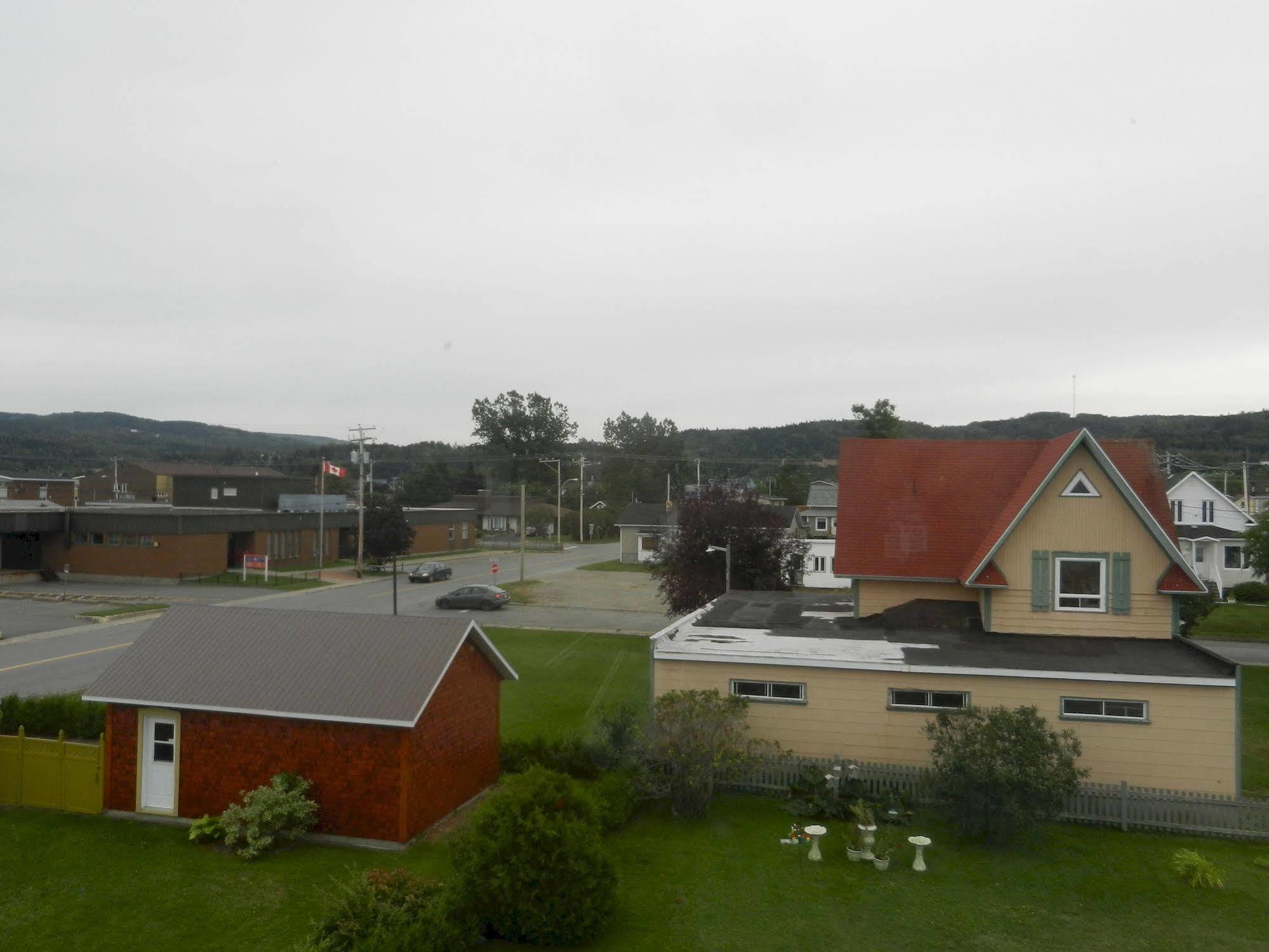 Gite La Ptite Falaise Hebergement Touristique Sainte Anne-des-Chênes Exterior foto